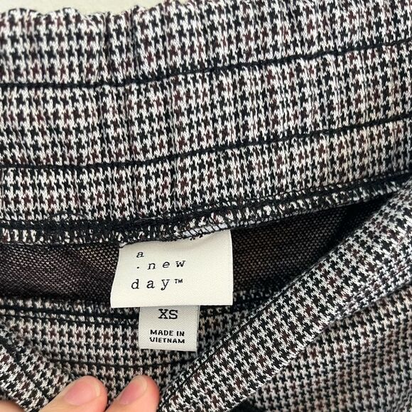 A New Day Brown Black Houndstooth Casual Pull On Ankle Pants Size XS - Picture 4 of 7